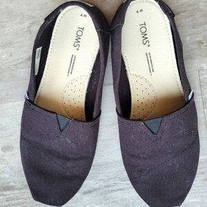Tom's Black slip-on shoes